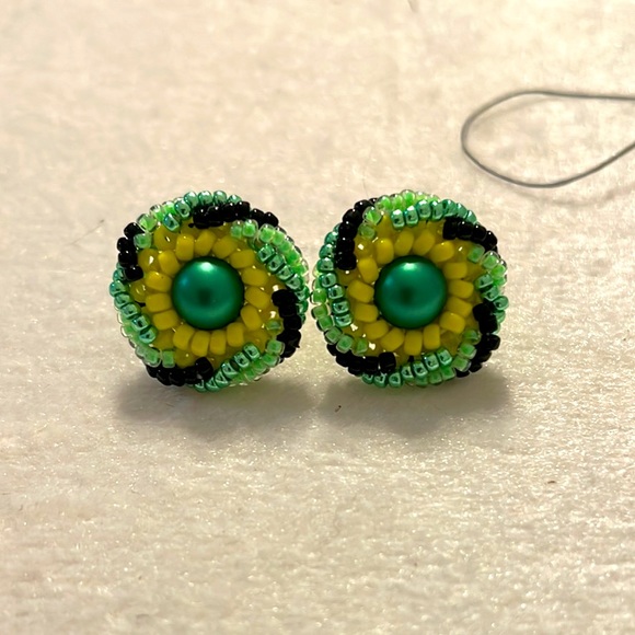 Hand made seed bead earrings. Brand new every day occasion to wear. - Picture 1 of 2